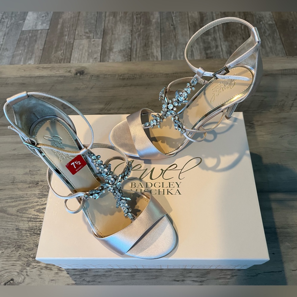 NEW! Jewel Badgley Mischa Women’s Galvin Heels
